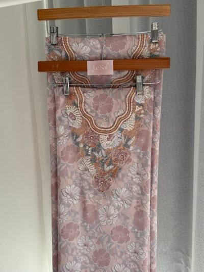 Beige Flower (Mother and daughter)